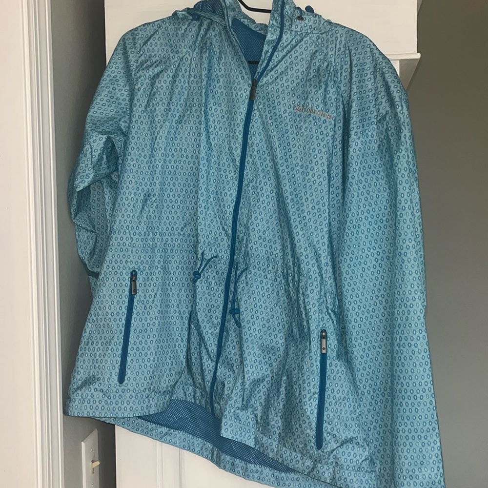 Super cute Columbia wind breaker!